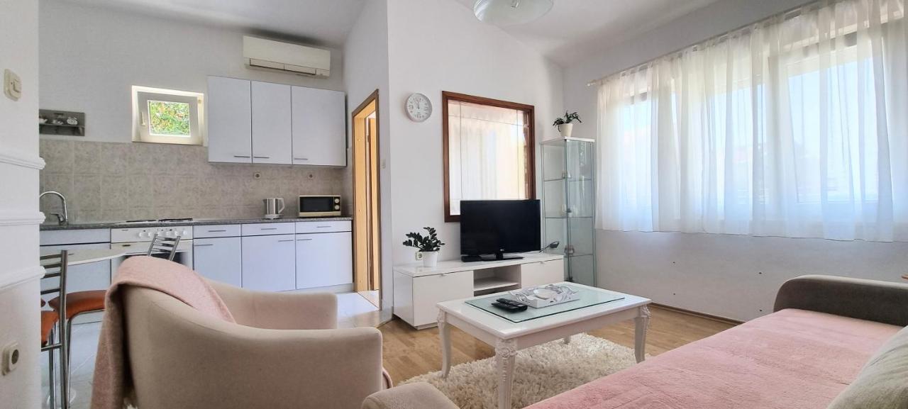 Apartment Kate-Few Minutes From Beach Makarska Exterior photo